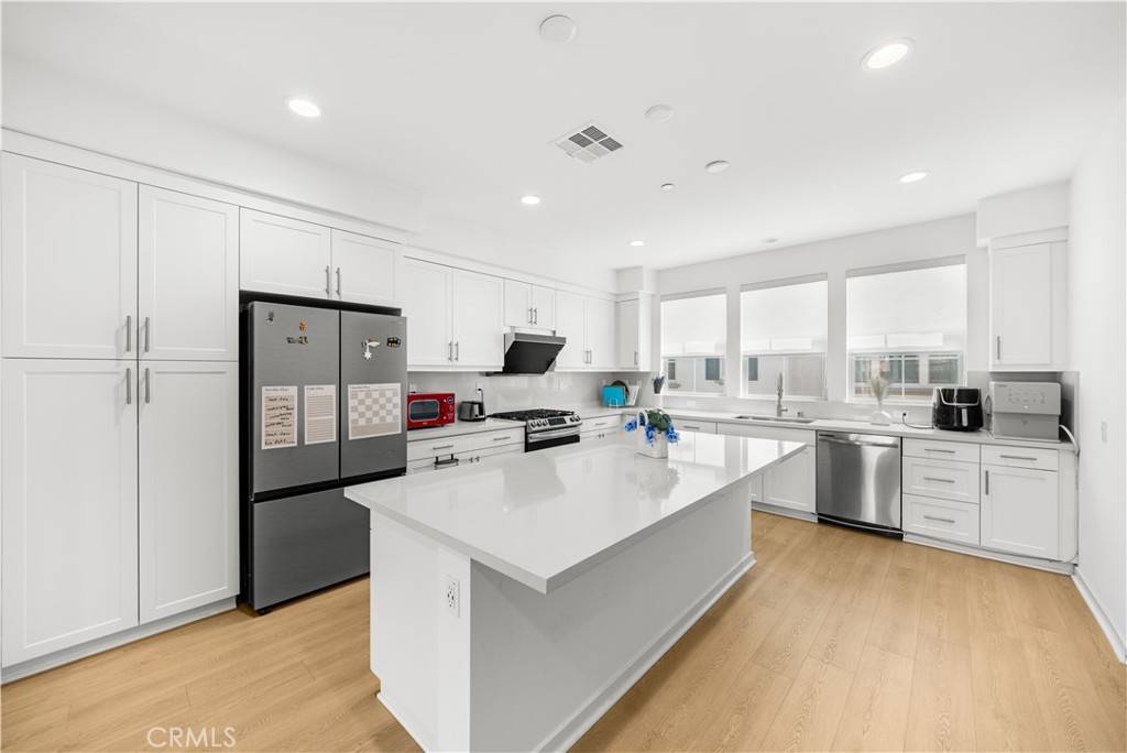 207 Colby CIR, Claremont, CA 91711
