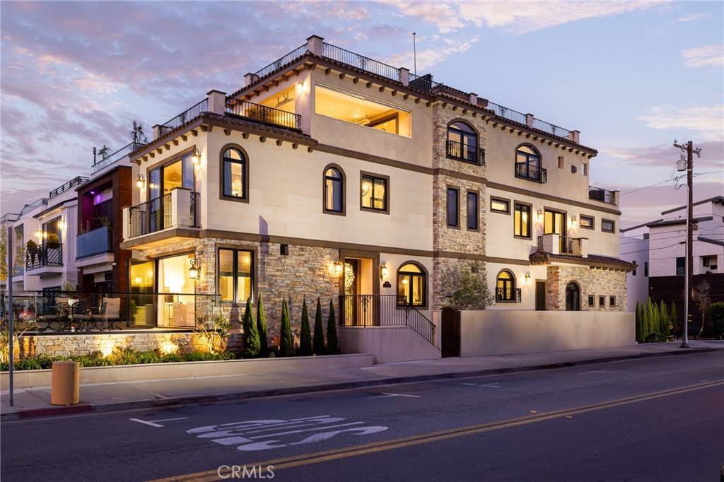 Huntington Beach, CA 92648,302 3rd ST