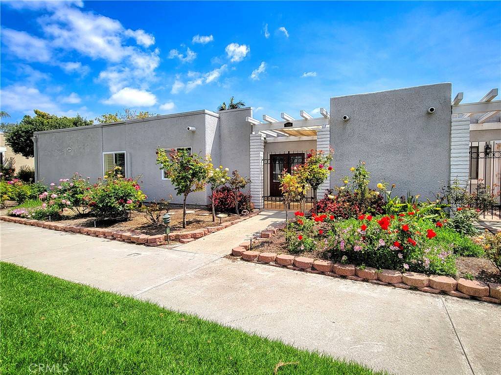 2004 Via Mariposa W. #B, Laguna Woods, CA 92637