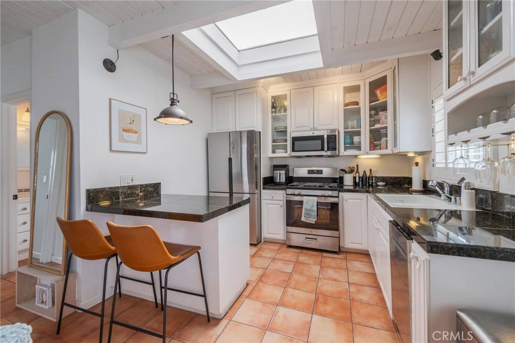 Newport Beach, CA 92663,125 43rd ST