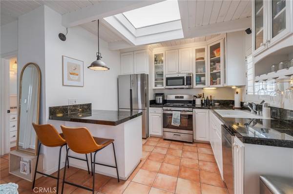 Newport Beach, CA 92663,125 43rd ST