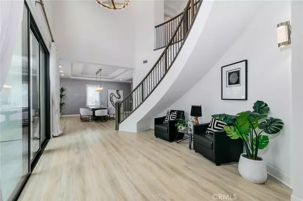 Irvine, CA 92618,114 Interstellar