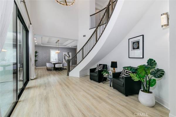 Irvine, CA 92618,114 Interstellar