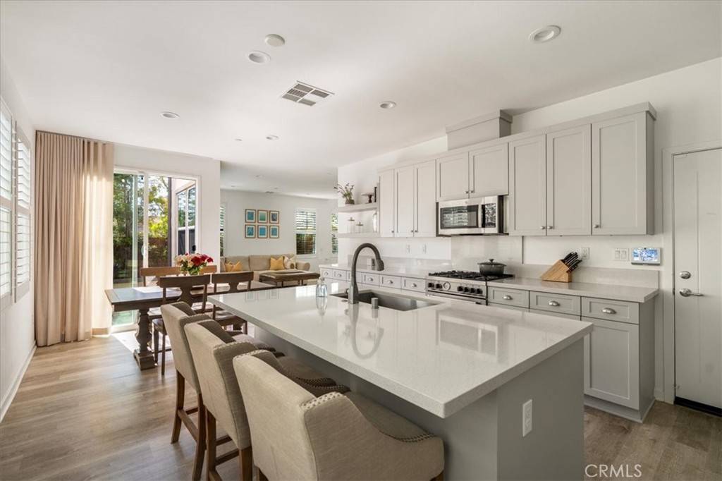 Costa Mesa, CA 92626,949 Sunlit LN