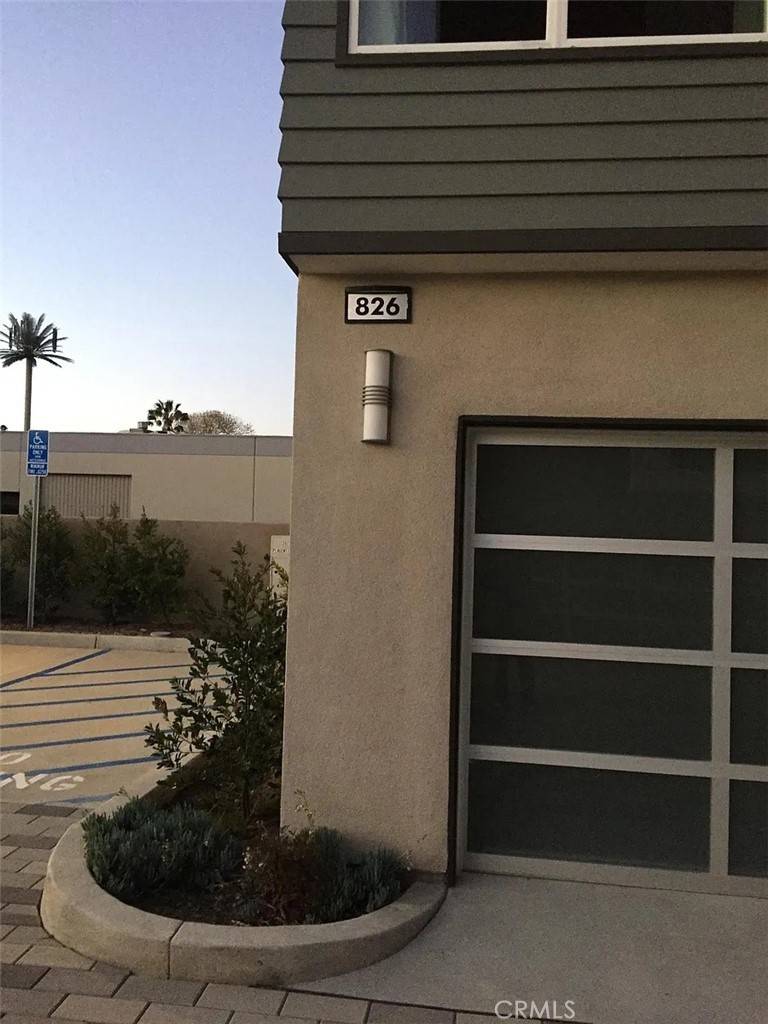 Costa Mesa, CA 92627,826 Brickyard LN