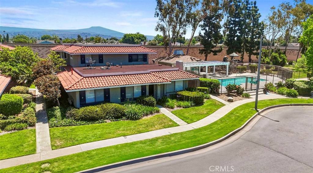2413 N Deodar ST #3, Santa Ana, CA 92705
