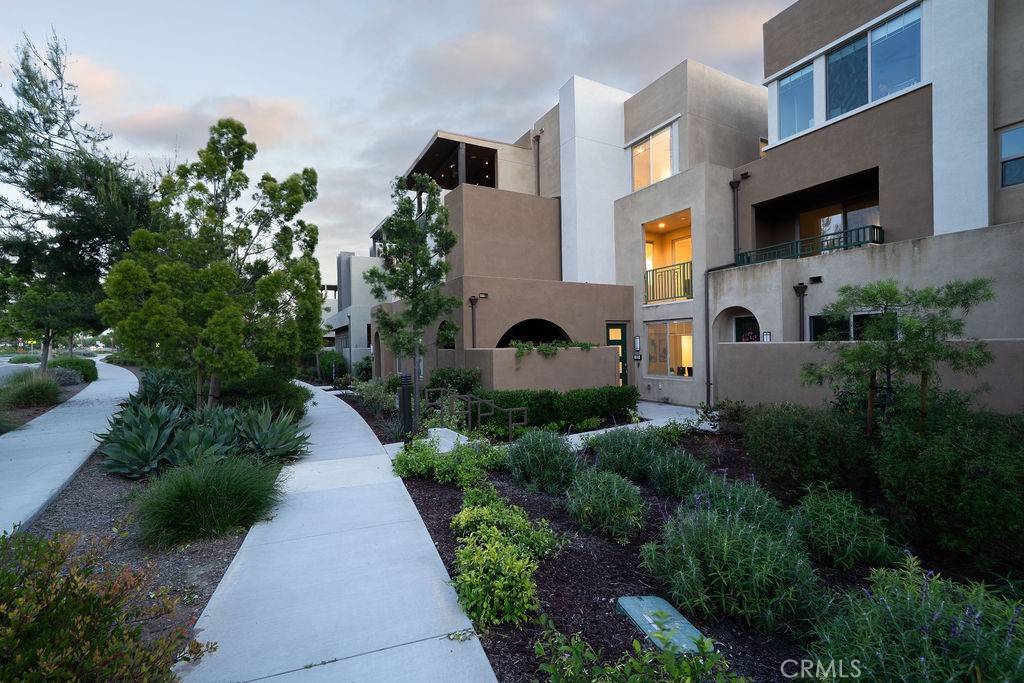 Irvine, CA 92618,122 Cadence
