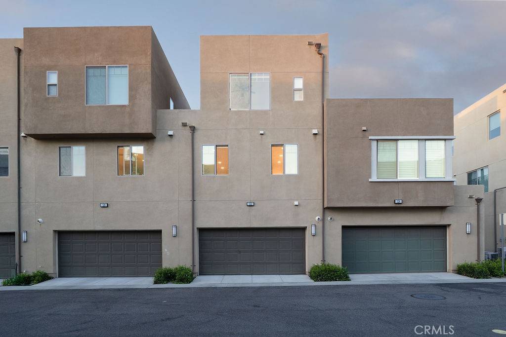 Irvine, CA 92618,122 Cadence