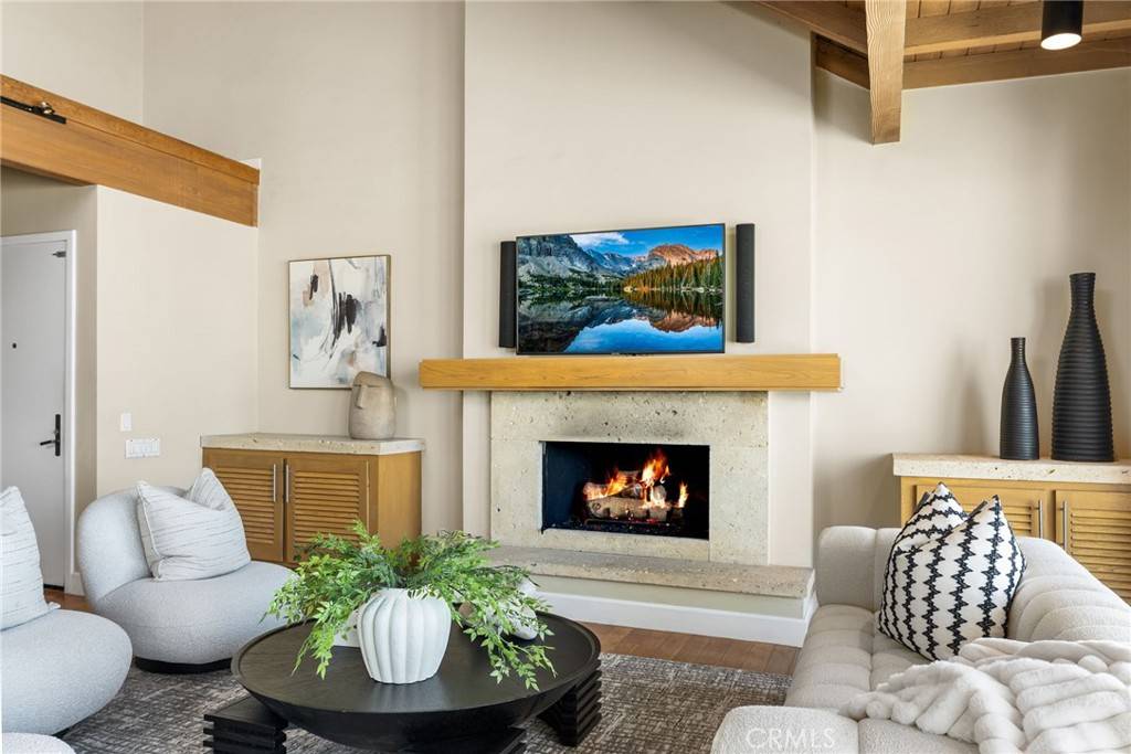 Newport Beach, CA 92663,7008 W Oceanfront