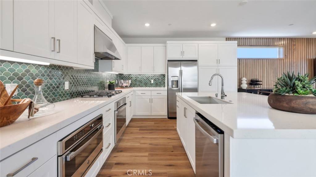 Irvine, CA 92618,320 Galway