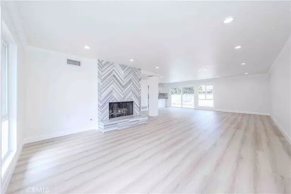 Anaheim, CA 92806,996 S Hilda ST