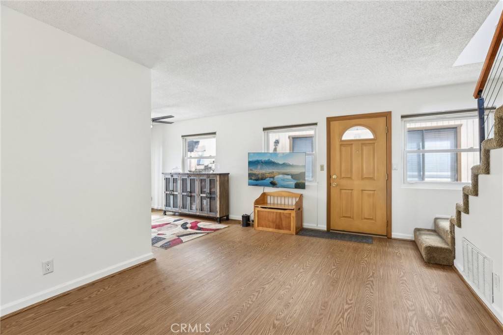 Long Beach, CA 90805,333 E Home ST