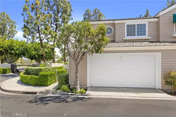 Irvine, CA 92604,12 LAKEFRONT #1