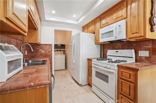 Yorba Linda, CA 92886,20332 Flower Gate LN #7