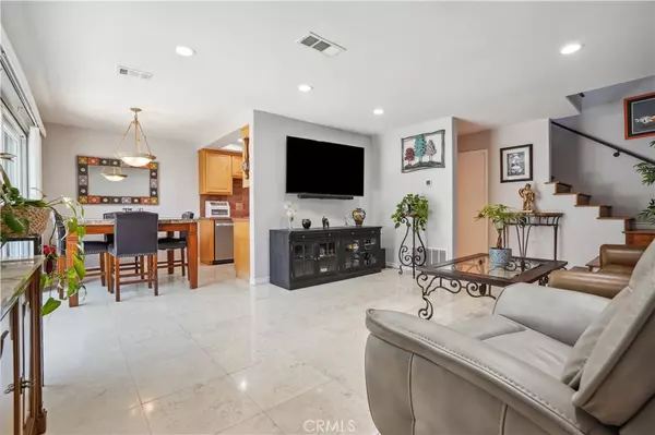 Yorba Linda, CA 92886,20332 Flower Gate LN #7