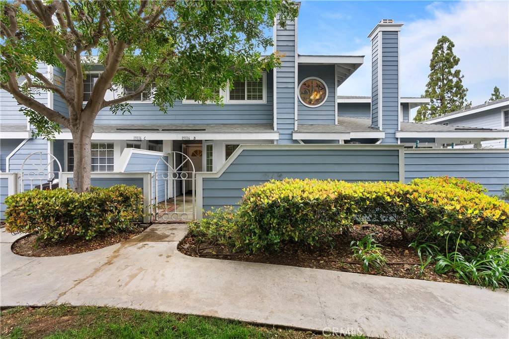 19116 Queensport LN #B, Huntington Beach, CA 92646
