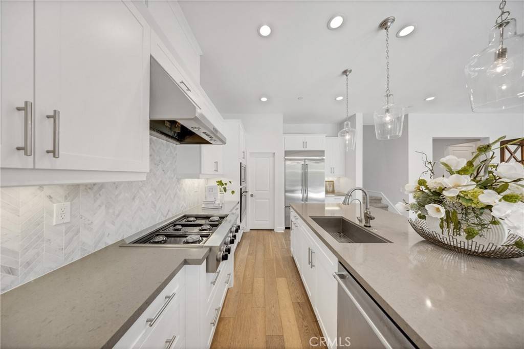 Irvine, CA 92602,72 English Saddle
