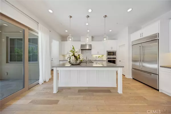 Irvine, CA 92602,72 English Saddle
