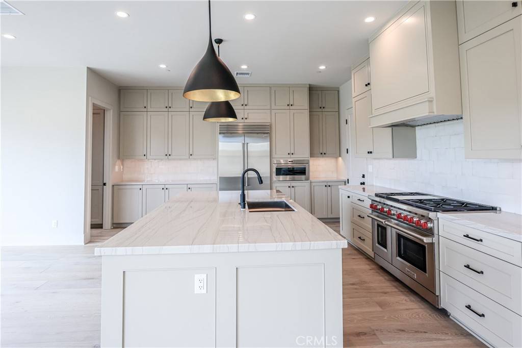 Irvine, CA 92618,118 Mossvine