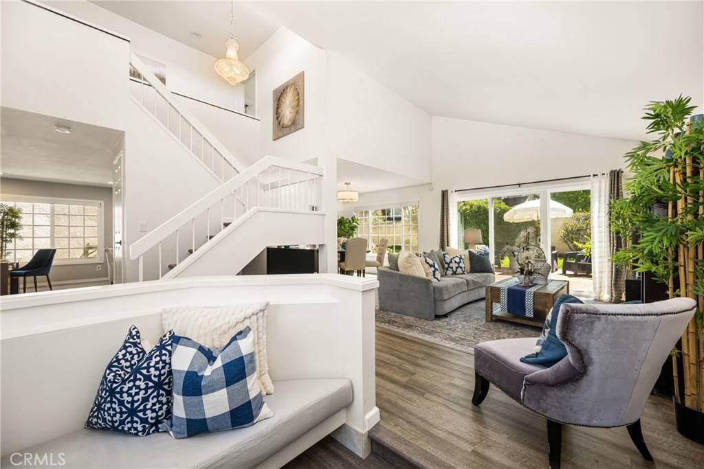 Irvine, CA 92614,9 New Mdws