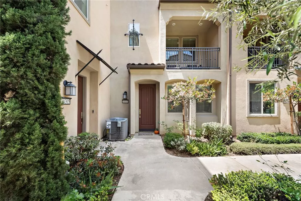 Yorba Linda, CA 92886,18301 Goldbark WAY