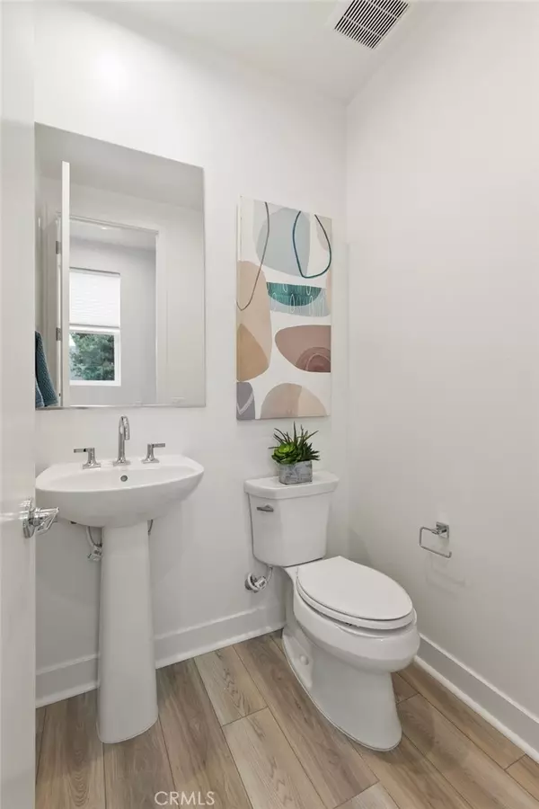 Santa Ana, CA 92705,667 S Lyon ST