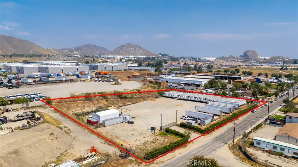 2725 Hall AVE, Jurupa Valley, CA 92509