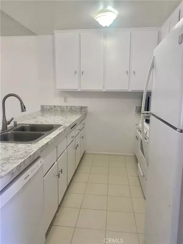 Irvine, CA 92618,184 Lemon Grove #224