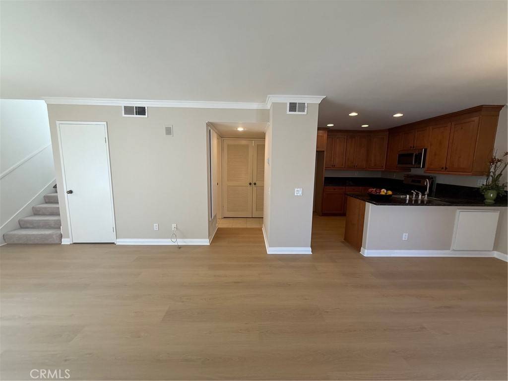 Irvine, CA 92612,41 Oxford #10