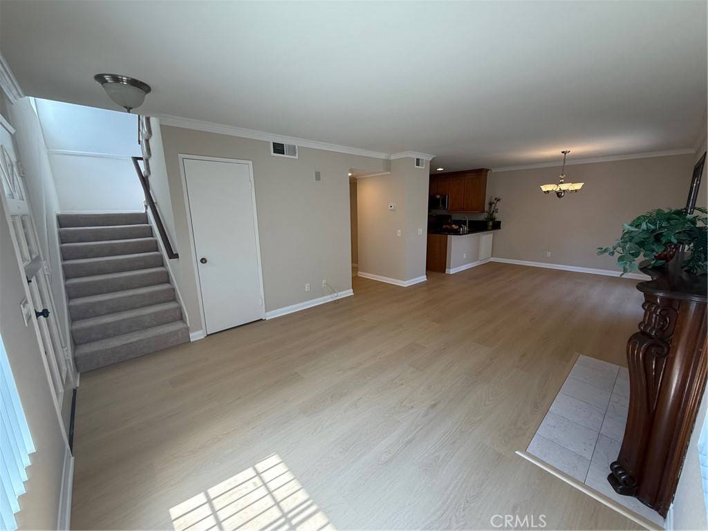 Irvine, CA 92612,41 Oxford #10