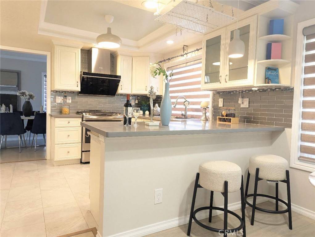 Irvine, CA 92620,4 Henry