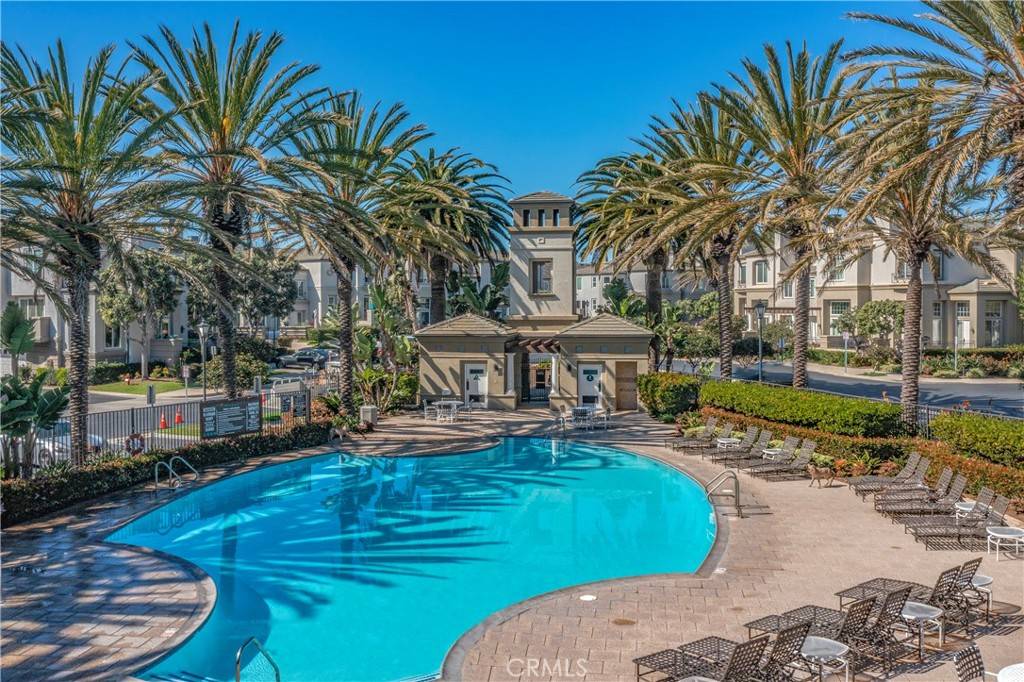 Huntington Beach, CA 92648,19328 Surfwave DR