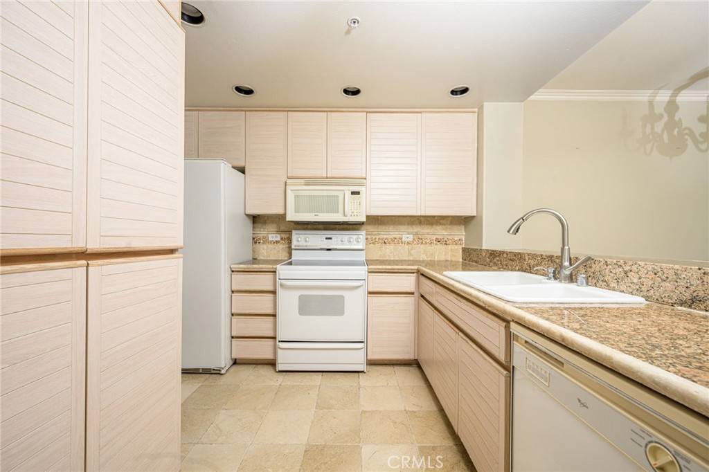 Irvine, CA 92612,2233 Martin #213