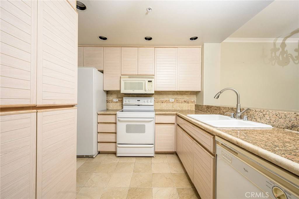 Irvine, CA 92612,2233 Martin #213