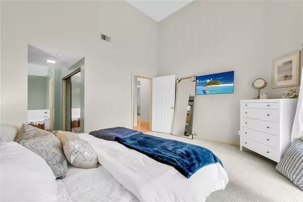 7402 Yellowtail DR #204, Huntington Beach, CA 92648