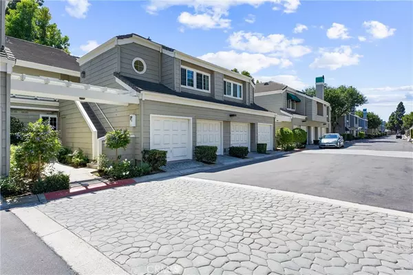 Huntington Beach, CA 92648,7402 Yellowtail DR #204