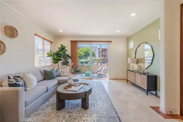 Huntington Beach, CA 92648,416 15th ST