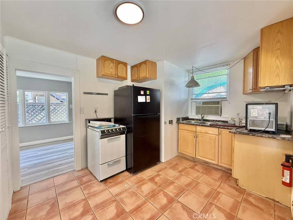 Pasadena, CA 91107,41 S Berkeley AVE #1/2