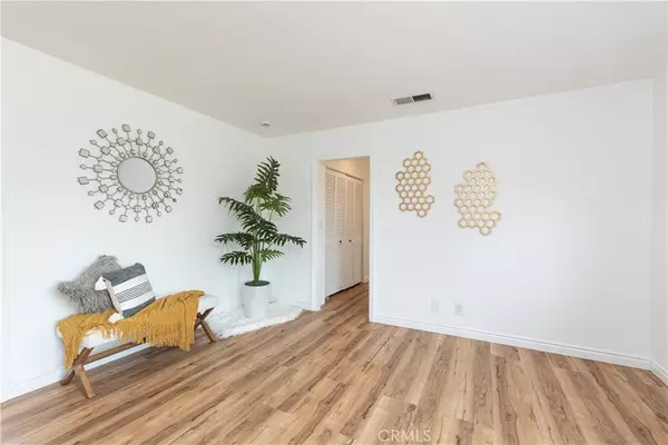 Huntington Beach, CA 92647,15821 Willett LN