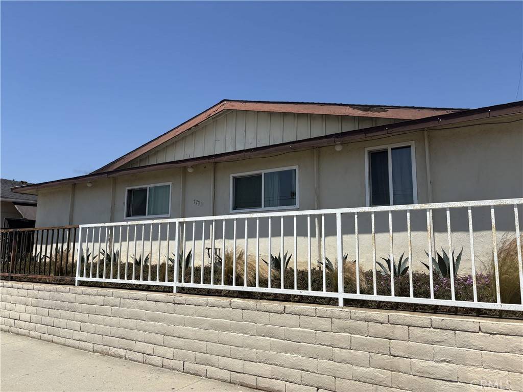 Huntington Beach, CA 92647,7731 Slater AVE