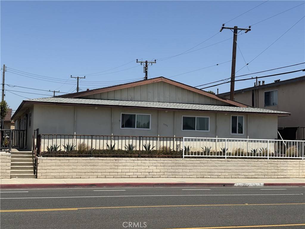 Huntington Beach, CA 92647,7731 Slater AVE