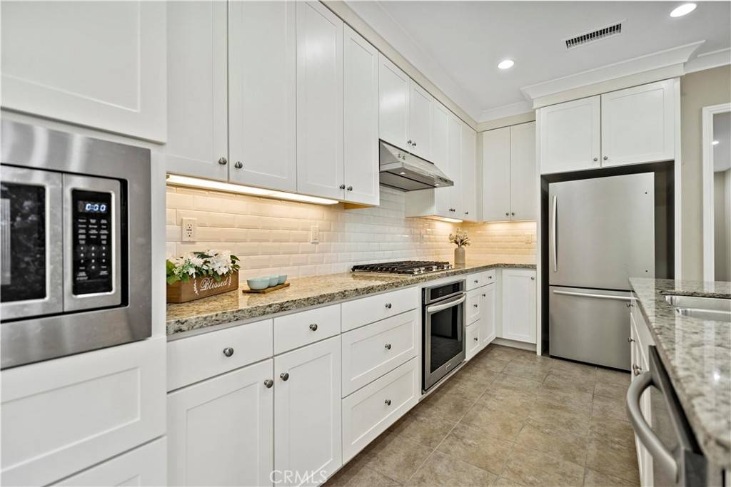 Irvine, CA 92602,165 Rodeo