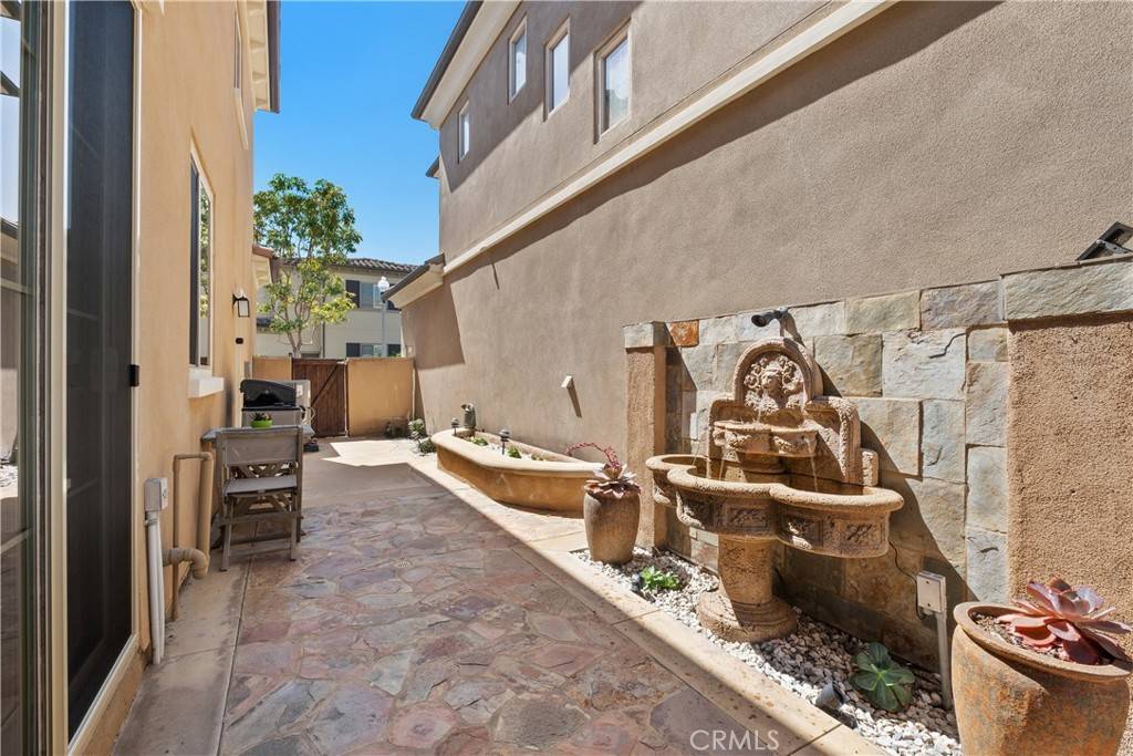 Irvine, CA 92620,182 Rhapsody