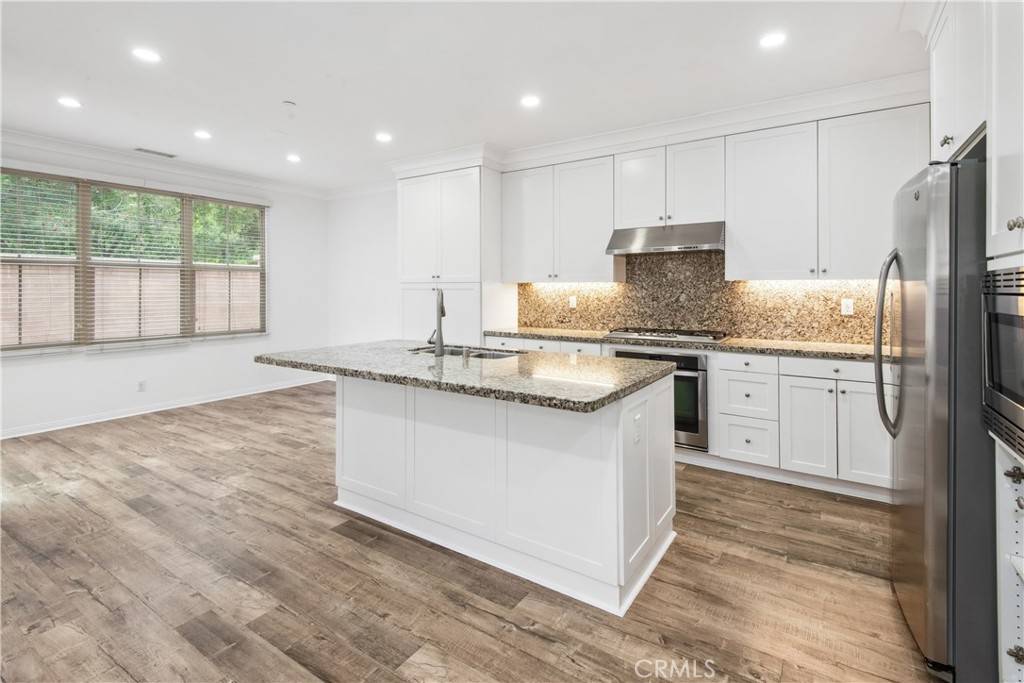 Irvine, CA 92620,207 Midvale LN