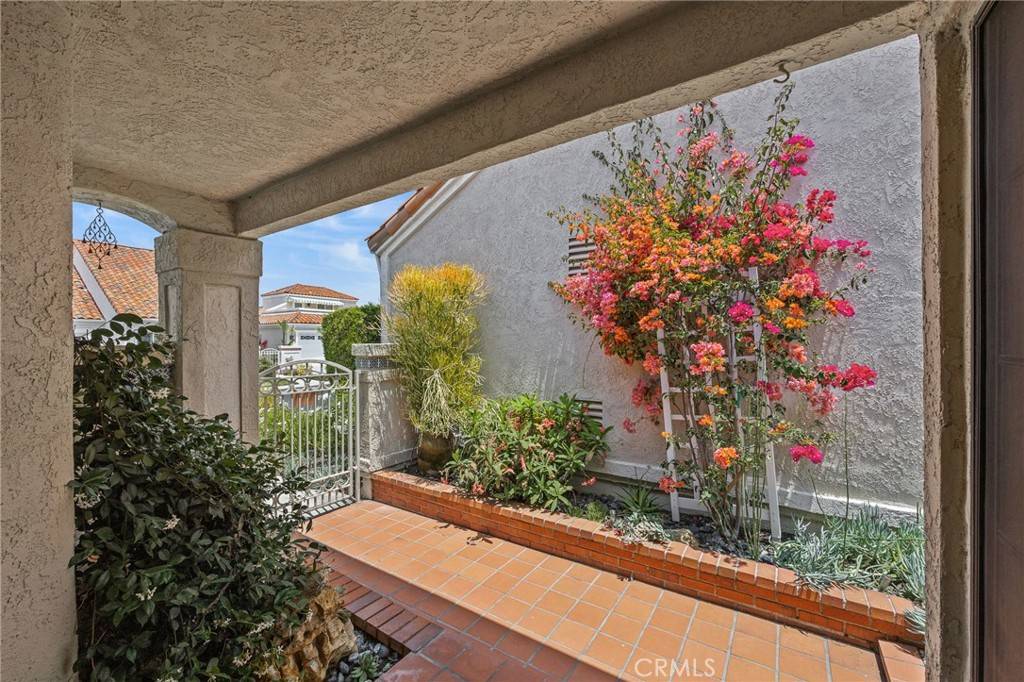 Mission Viejo, CA 92692,28406 Buena Vista