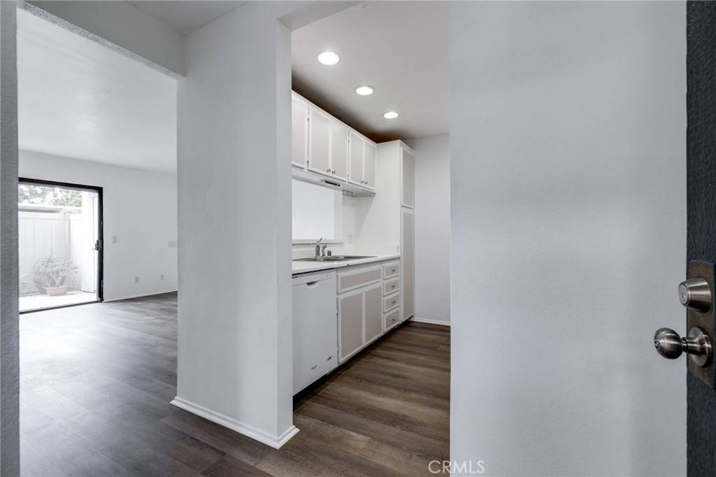 Huntington Beach, CA 92648,215 Wichita AVE #501