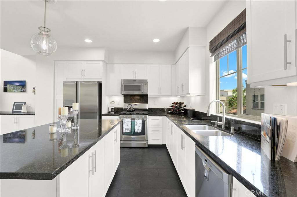 Rancho Mission Viejo, CA 92694,7 Abarrota ST