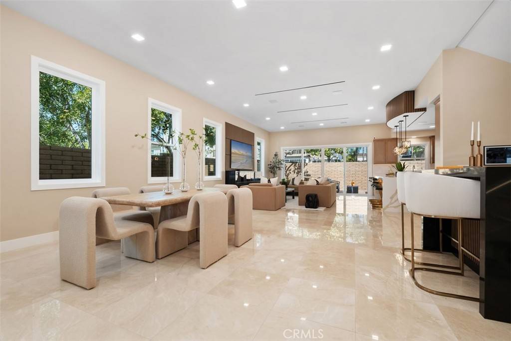 Irvine, CA 92612,64 Mann ST