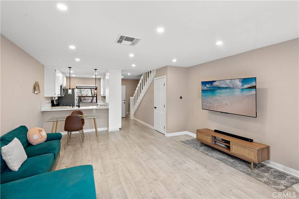 Lakewood, CA 90715,12750 Centralia ST #215