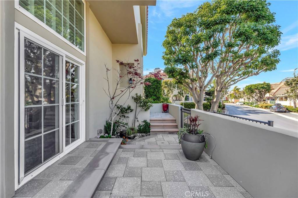 Huntington Beach, CA 92648,6062 Panorama DR